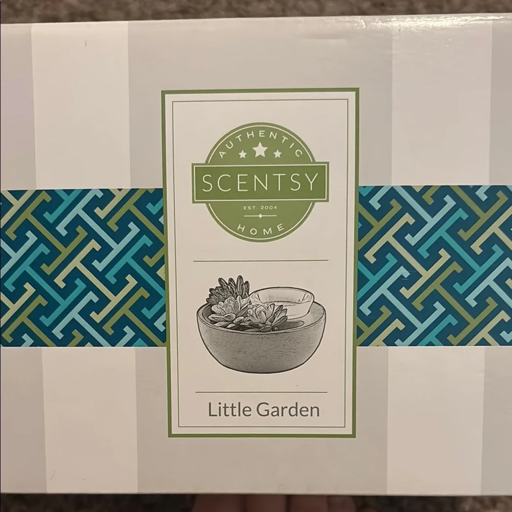 Scentsy Little Garden Warmer with Faux Succulent Accents - Picture 2 of 8